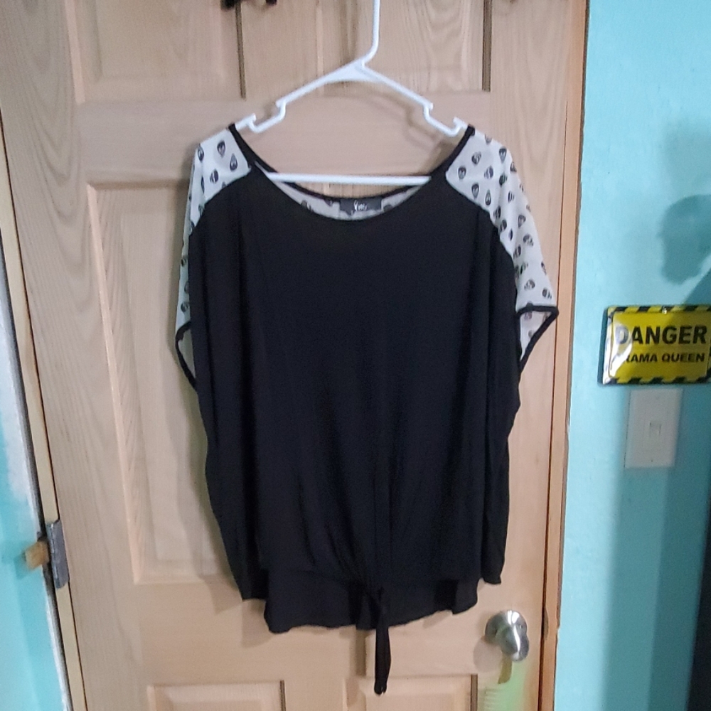 Black skull shirt